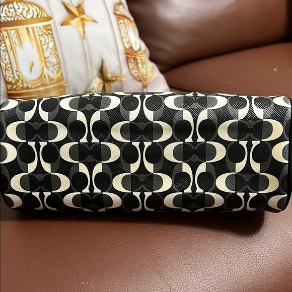 Coach Black and White and dark Olive  Signature Shoulder Bag - Picture 5 of 12